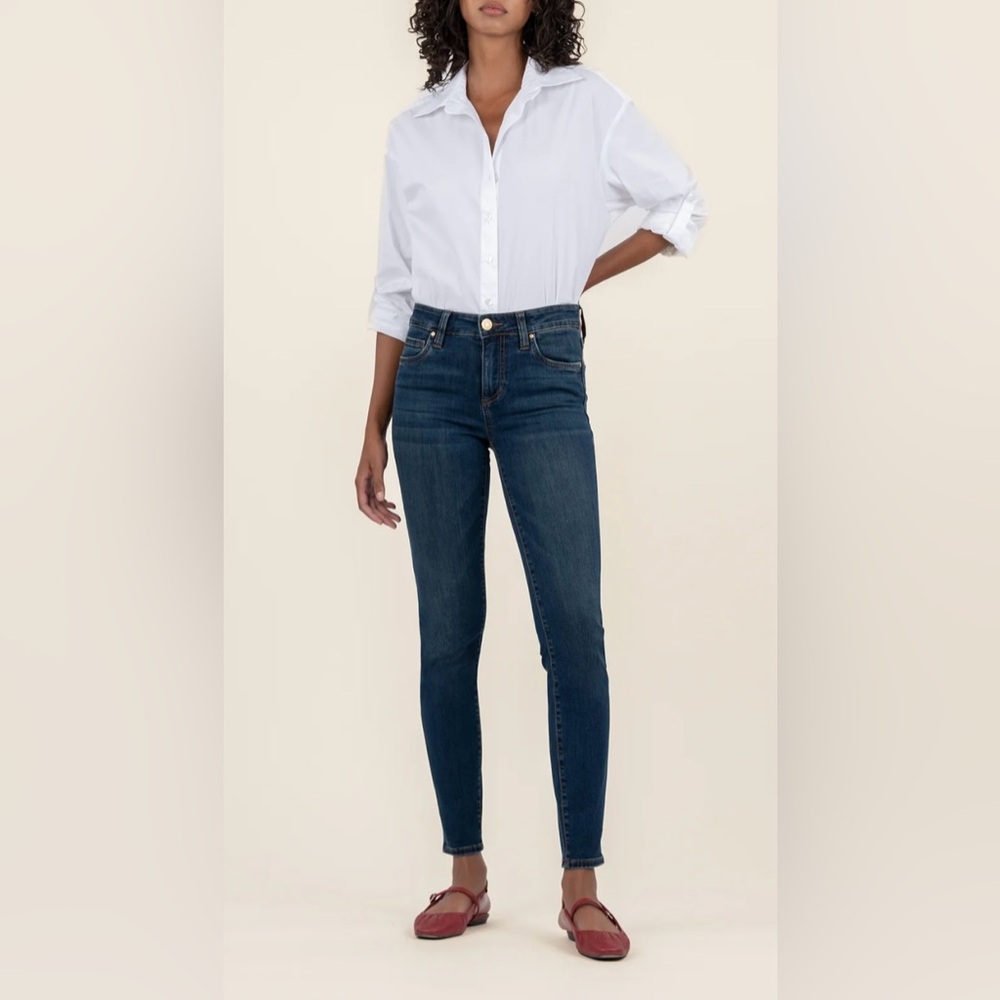 Kut from the Kloth 8 Mia Mid Rise Slim Fit Toothpick Skinny Quiet Luxury Minimal